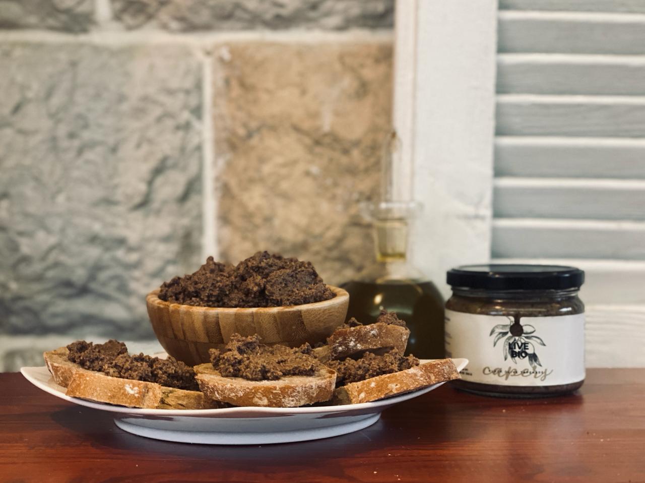 Capers black olive tapenade